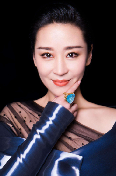 發現長的很像姐妹的一些女明星，五官太像，適合演親姐妹