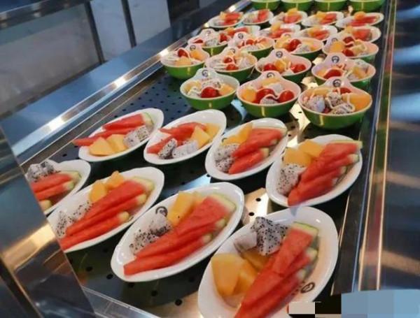 有一種大學食堂，叫&OpenCurlyDoubleQuote;武大食堂&rdquo;，學生：還沒吃夠，就畢業了