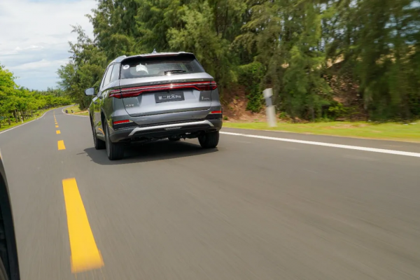 不選哈弗長安就選它!全新發動機超省油,10萬出頭就能買 不選哈弗長安就選它!全新發動機超省油,10萬出頭就能買