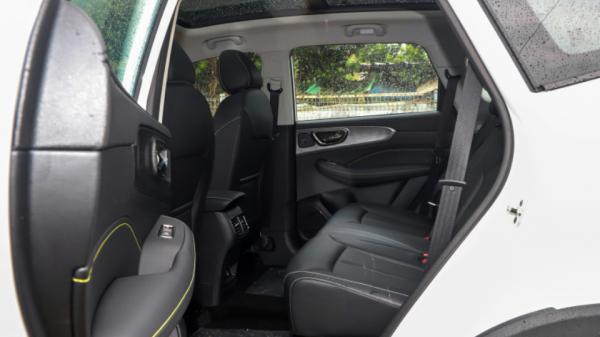 啟辰星對比榮威RX5：確定不是在比誰螢幕大？