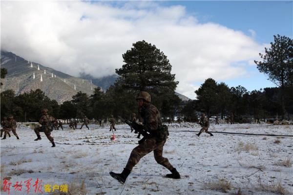 第77集團軍某旅：新年開訓燃炸雪域大地