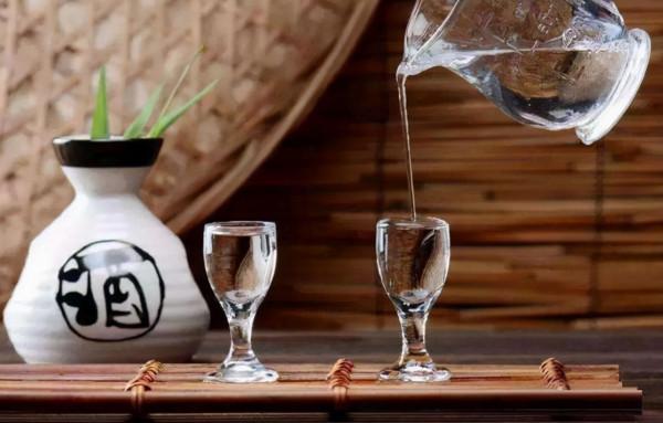 誰說喝酒只有壞處？每天喝點白酒，4個好處或&OpenCurlyDoubleQuote;不請自來&rdquo;