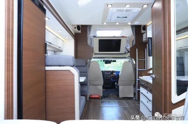 實拍國內頂級房車!輕坦克噸位,用料紮實帶智慧!6人食宿真方便 實拍國內頂級房車!輕坦克噸位,用料紮實帶智慧!6人食宿真方便