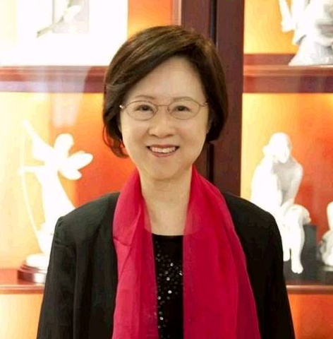 她和老師相愛併成婚，兩次懷孕都是龍鳳胎，女兒的名字人人知曉