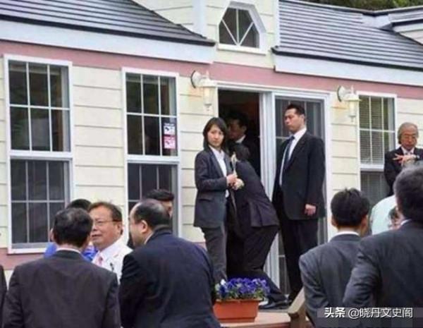安倍貼身女保鏢：殺人0.2秒，赤手擊敗10名壯漢，護兩任首相周全