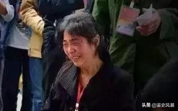 守家35載&comma;烈士未婚妻以弟媳身份去雲南掃墓&comma;獲3千多軍人起立敬禮