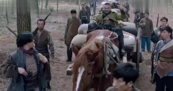 土匪唐漢雲：帶500名匪徒，攔截文工團女兵，後栽在農家婦女手中