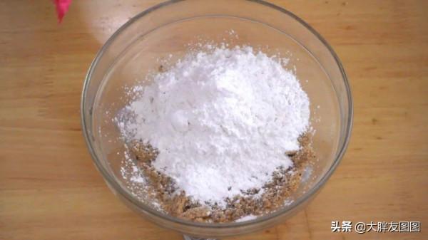 你有花生嗎？這個糯米餅一定要試試，軟糯不粘牙，花生的香味濃厚