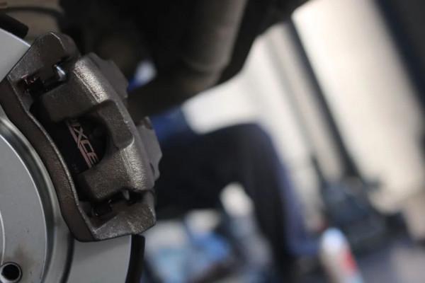 怪獸修車:翻新一輛21萬公里的路虎發現4,老爺子工地拉貨專用車 怪獸修車:翻新一輛21萬公里的路虎發現4,老爺子工地拉貨專用車