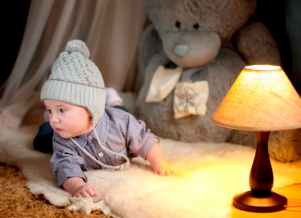 寶寶還沒上學就近視了？傷害孩子視力的常見因素，許多家長做過