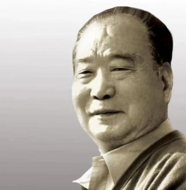 他曾任職浙江省委書記,17歲就參加革命,44歲副省長 他曾任職浙江省委書記,17歲就參加革命,44歲副省長