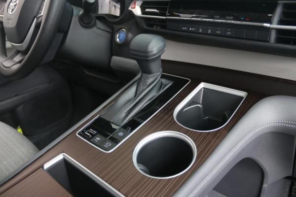 【到店實拍】外形激進，空間優秀，全系2.5L混動，豐田賽那實拍