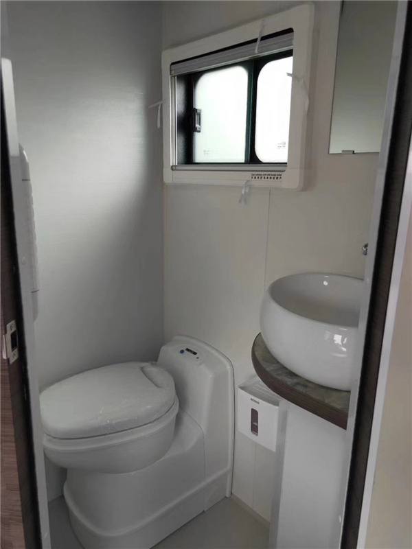 金冠打造賓士斯賓特324側拓展房車，德國原裝進口軍工品質