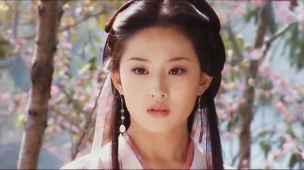 娛樂圈這8位女星被整容毀掉，有人臉僵如石，有的“堪比換頭”