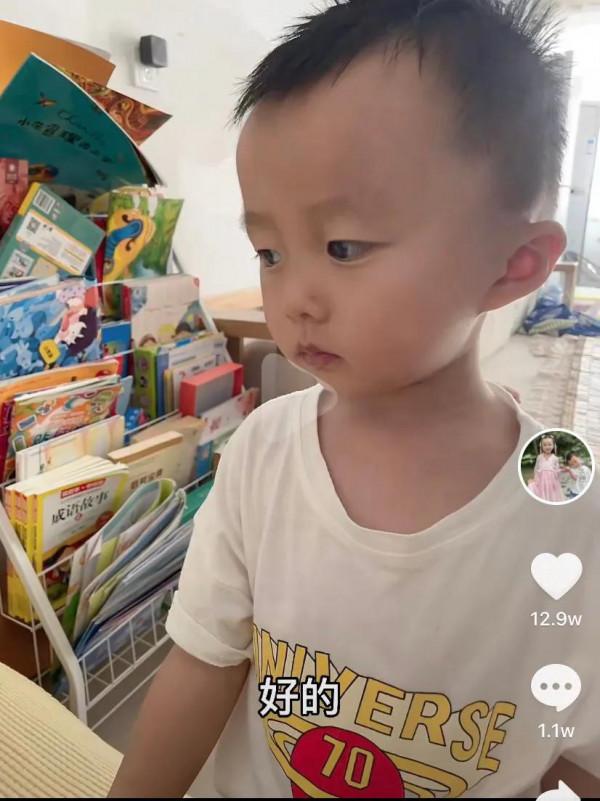 這個小孩看上去很乖，但卻很會思考