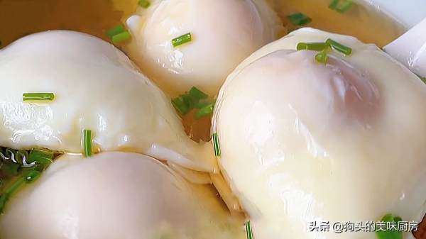 這技術煮荷包蛋太厲害了，不散花無白沫，又圓又光滑，太簡單了