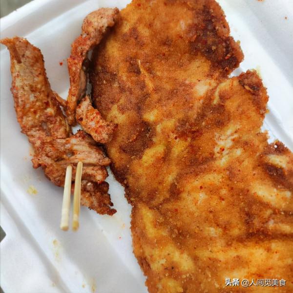 河南大叔自創美食惹爭議，1元1串，有人連吃20年，有人卻下不去嘴