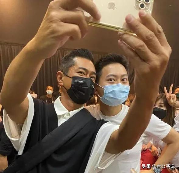 八位“港臺男神”今昔對比，有人帥了一輩子，有人撞臉張紀中