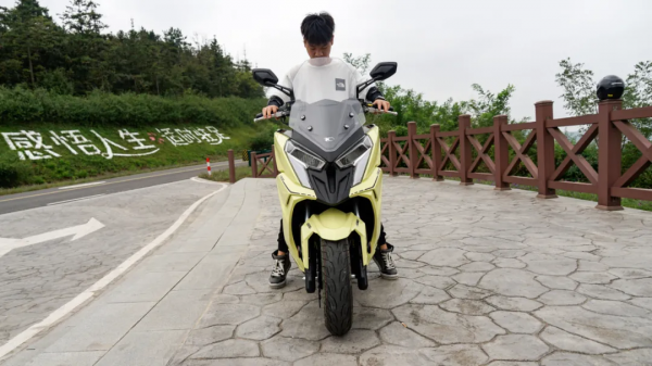 運動休閒踏板 傳承雷霆王水冷動力 1.88萬元光陽RacingX150靜態測評