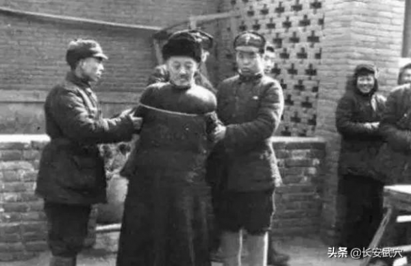 1948年粟裕俘虜一國軍中將,為何只關2年就被釋放?還擔任要職 1948年粟裕俘虜一國軍中將,為何只關2年就被釋放?還擔任要職