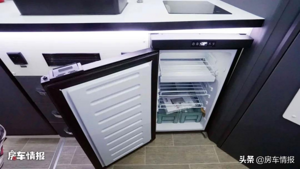 新款獵鷹房車，坐著比保姆車舒服，帶10度電+220L水箱適合老兩口