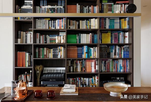 她56㎡的家，因堅持捨棄客廳老三樣而走紅，不要沙發、茶几太香了