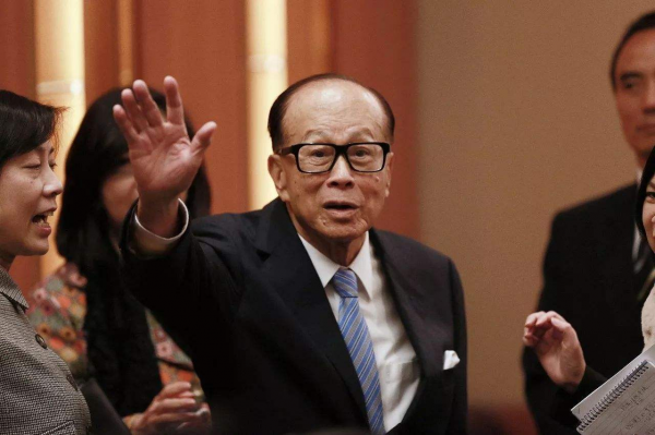 曾賺走歐洲1470億，卻連賣1155億海外資產，英國已開始調查李嘉誠