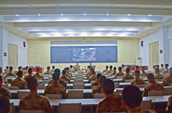 老班長們要退伍了