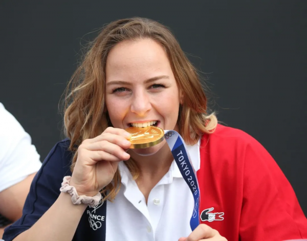 法國柔道女冠軍控告男友家暴，法院判其無罪：這不是家暴是互毆