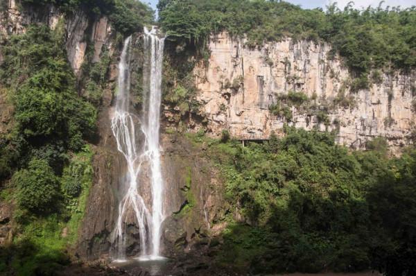 貴州不可多得的人間淨土,千泉歸壑,石奇瀑布更奇,遊客少消費低 貴州不可多得的人間淨土,千泉歸壑,石奇瀑布更奇,遊客少消費低
