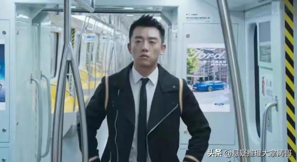 《也平凡》確實很平凡：女隊長的緊身衣、高跟鞋讓我如鯁在喉