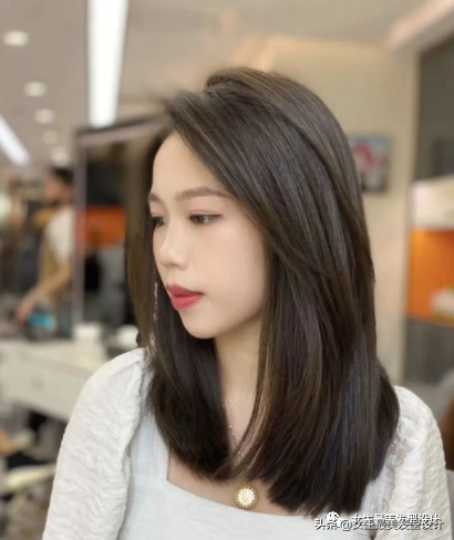 時尚永不過時！年尾“鎖骨發”