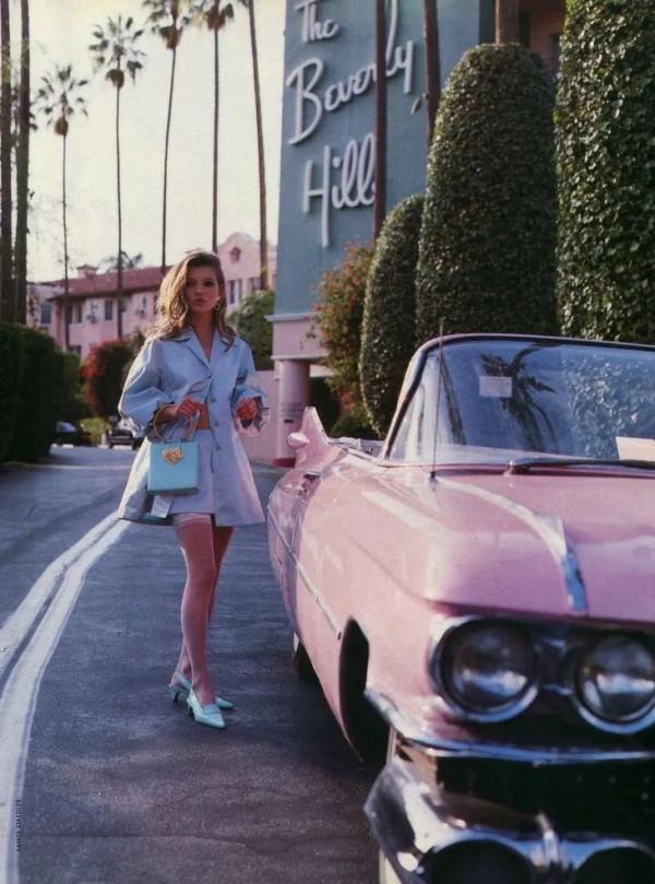 朱珠曬全家福,她的金耳環好搶鏡 朱珠曬全家福,她的金耳環好搶鏡