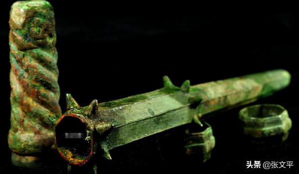 殳：甲骨文就有這個字，山西人至今還常掛在嘴邊，可沒幾個人認識