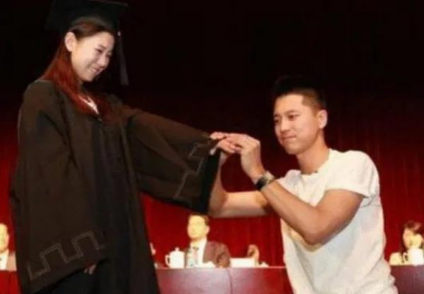 這8對幸福美滿的夫妻，有人恩愛32年，有人36歲生二胎，你知道嗎