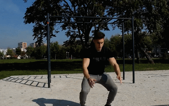 男星李晨堅持健身，身體肌肉線條明顯，坦言運動很關鍵