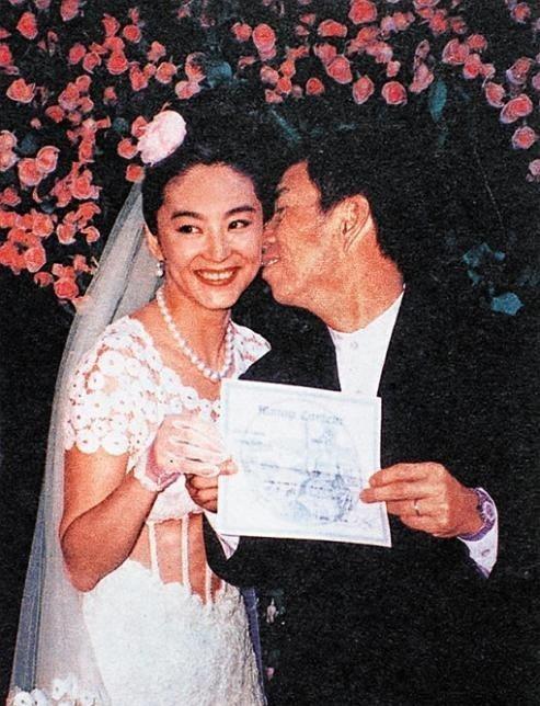 和秦漢苦戀20年的林青霞，為何最後嫁給“離婚帶娃”的邢李源？