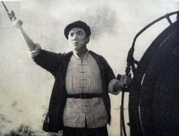 魯南軍區擊斃混世魔王，山東人民欣喜若狂，抬著屍體遊行洩憤