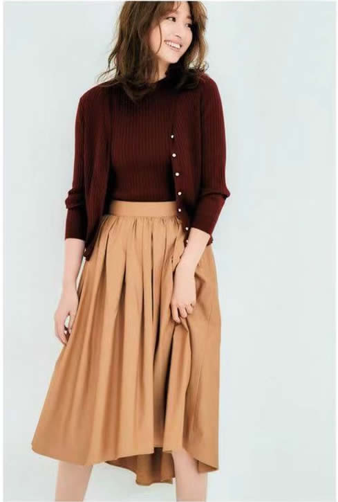 鬱悶，穿了多年的毛衣白穿了！不懂“骨架+膚色”，難怪一直穿錯