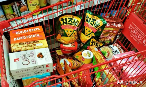 逛超市時，遇見這5款“寶藏零食”別猶豫，雖然便宜，卻好吃解饞