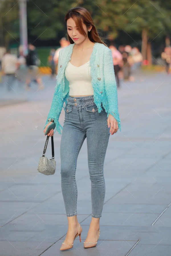 漸變色外套+牛仔褲穿搭,清新整個秋季,還能幹乾淨淨,顯瘦時髦 漸變色外套+牛仔褲穿搭,清新整個秋季,還能幹乾淨淨,顯瘦時髦