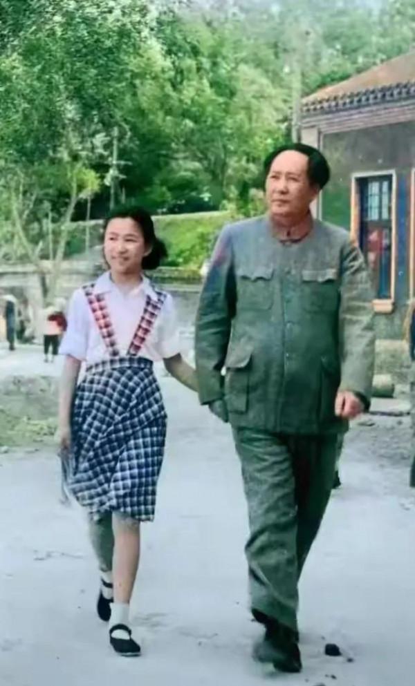 片刻休閒團聚再現主席無私奉獻!感受平凡生活彰顯主席家國情懷 片刻休閒團聚再現主席無私奉獻!感受平凡生活彰顯主席家國情懷