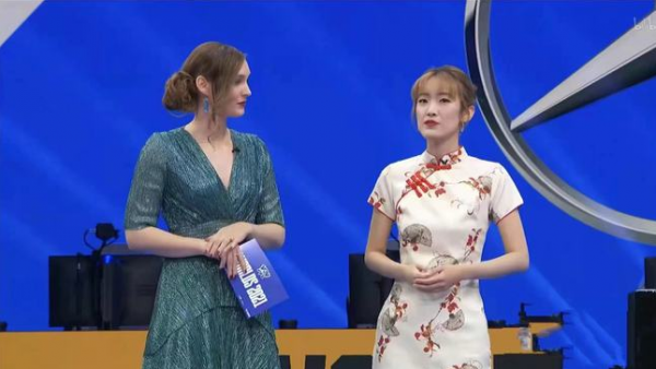 “神仙翻譯”夏安：憑EDG賽後解說火出圈，身份曝光獲眾贊