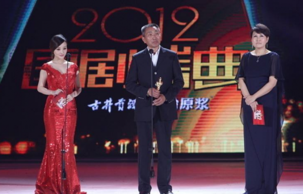 杜源：4歲認識妻子，結婚39年無緋聞，今女兒成最大驕傲