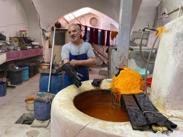 庫姆是什葉派的聖城,貧富差距較大,收入低也保護了傳統手工業 庫姆是什葉派的聖城,貧富差距較大,收入低也保護了傳統手工業