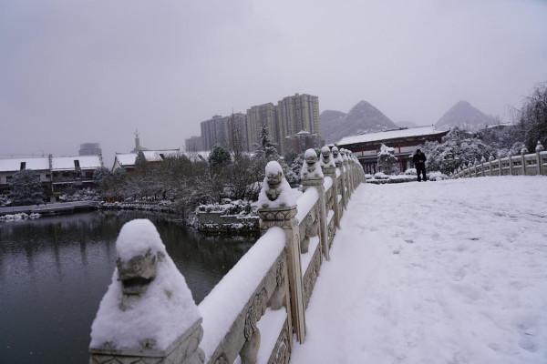 瑞雪兆豐年 願雪降疫散
