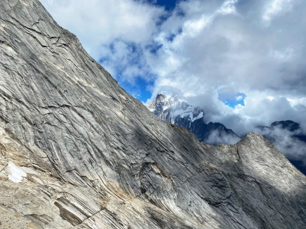 遊記 | 自由扶梯上,你自在如風——挑戰婆繆峰始末 遊記 | 自由扶梯上,你自在如風——挑戰婆繆峰始末