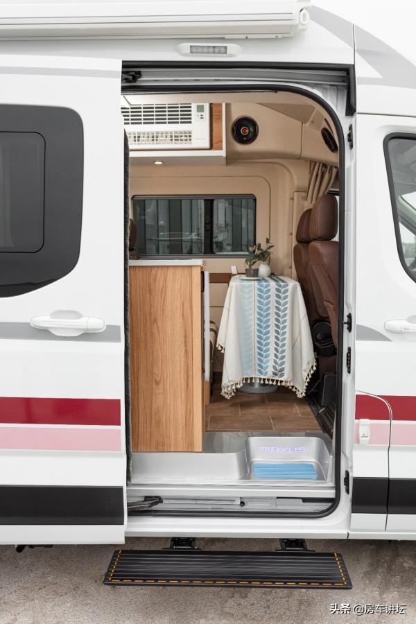 上汽大通旅行家v90旗艦版（豎床）隨時開啟旅行模式