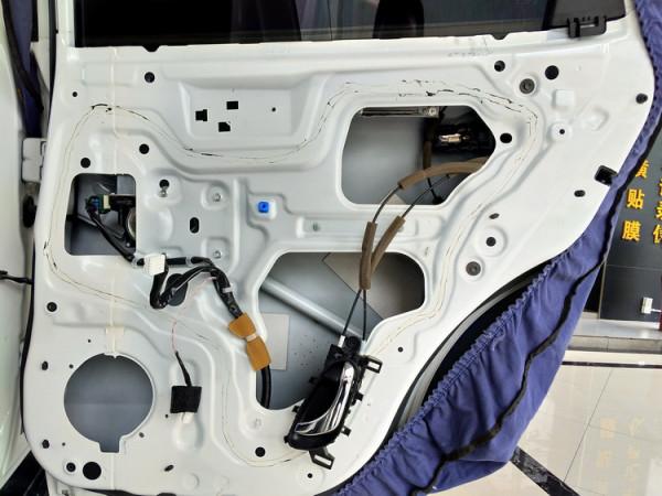 安靜生活 廈門靚車港日產奇駿汽車隔音改裝大白鯊