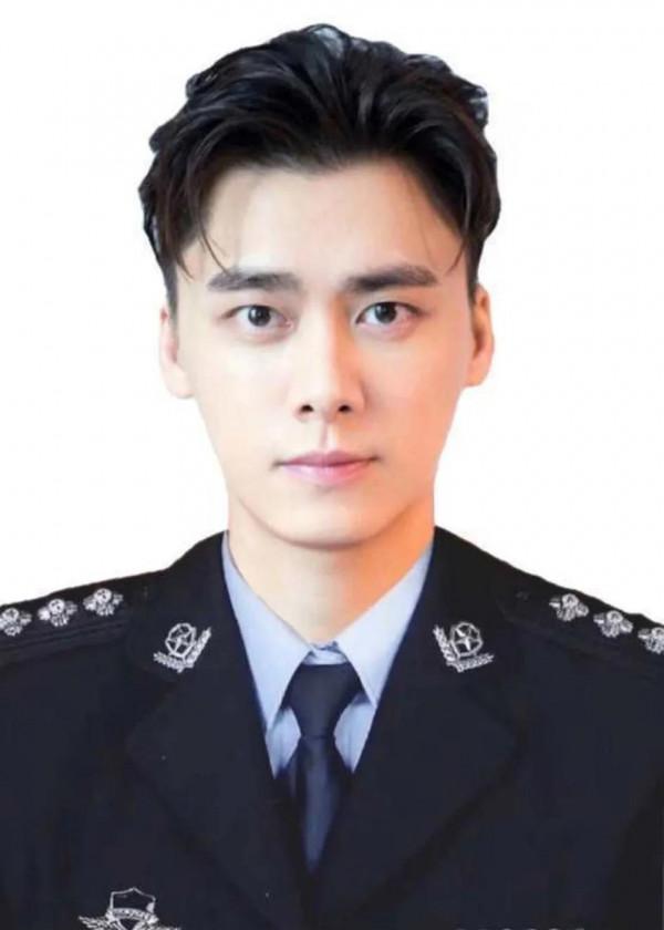 新一代明星軍裝帥照，誰是你的菜？